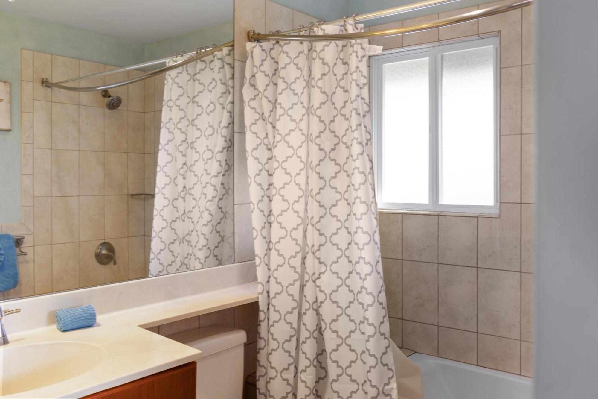 Plumeria Suite, 2-Bedrooms, Sleeps 6, Pool & Bbq, Pre-Renovation Summer Sale Kīhei Exterior foto