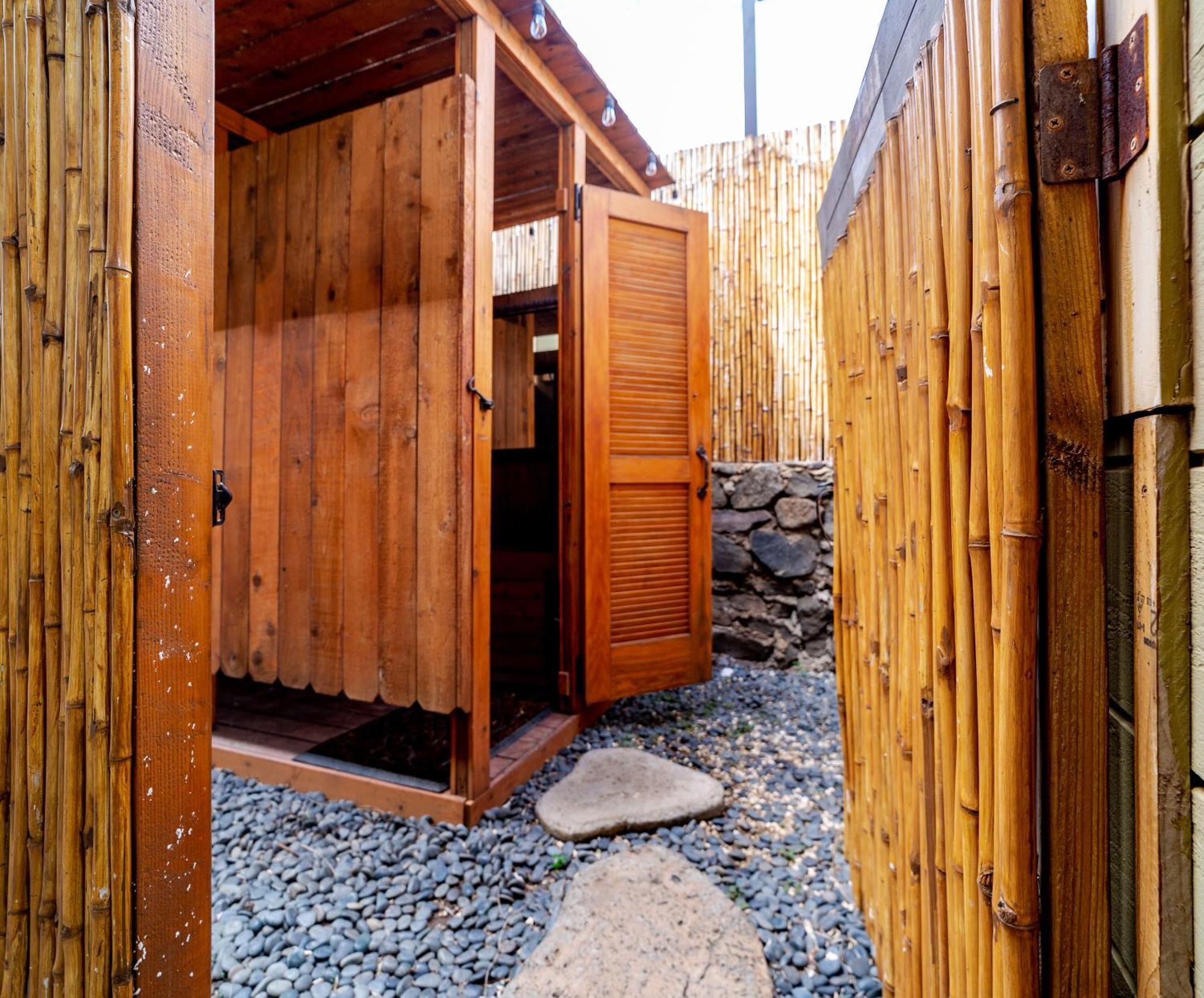 Plumeria Suite, 2-Bedrooms, Sleeps 6, Pool & Bbq, Pre-Renovation Summer Sale Kīhei Exterior foto
